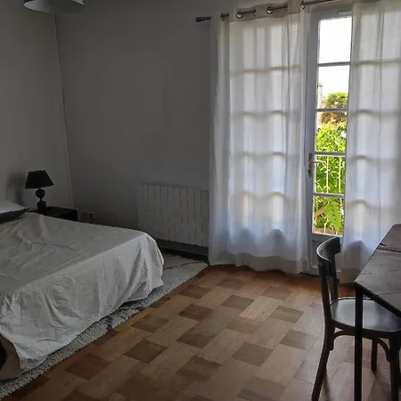 Casa vacanze Pretty House With Garden In *