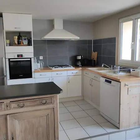 Casa vacanze Pretty House With Garden In Lagord